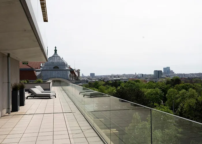 Regal Retreat: Luxurious With Schoenbrunn Palace Panorama *