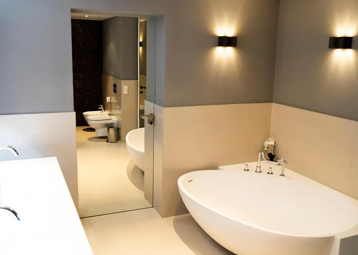 Regal Retreat: Luxurious With Schoenbrunn Palace Panorama Βιέννη