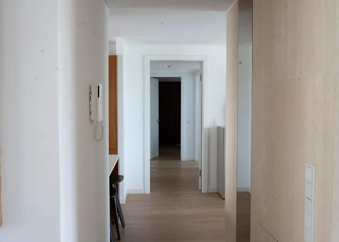 Regal Retreat: Luxurious With Schoenbrunn Palace Panorama Βιέννη