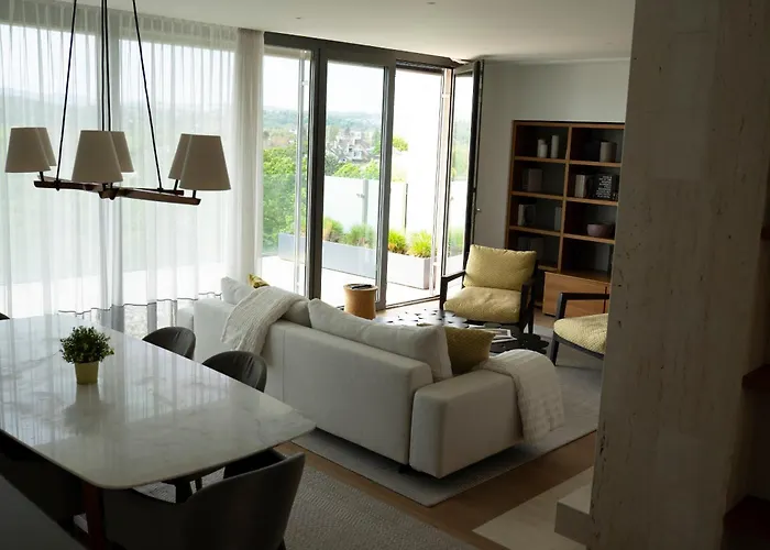 Regal Retreat: Luxurious With Schoenbrunn Palace Panorama Διαμέρισμα